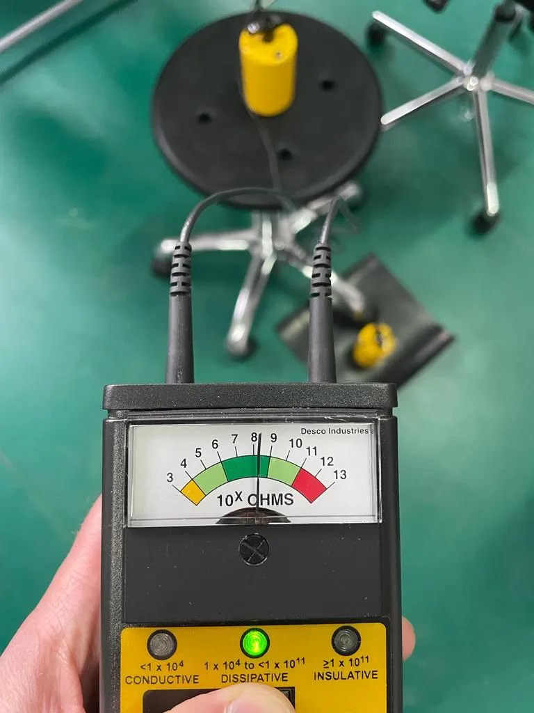 Замер антистатического табурета ESD с сидением из полиуретана