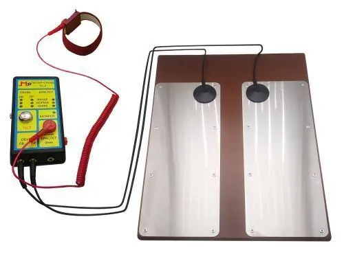 Тестер-стенд для проверки антистатических браслетов и обуви ТС-2 с выходным сигналом и электрозамком фото Тестер-стенд для проверки антистатических браслетов и обуви ТС-2 с выходным сигналом и электрозамком фото