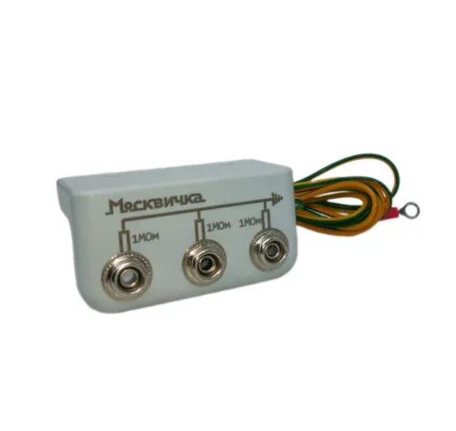 Соединительная колодка пластик (3 кнопки 10 мм, 3 резистора 1МОм + 1 наконечник под М5, 2м) фото Соединительная колодка пластик (3 кнопки 10 мм, 3 резистора 1МОм + 1 наконечник под М5, 2м) фото