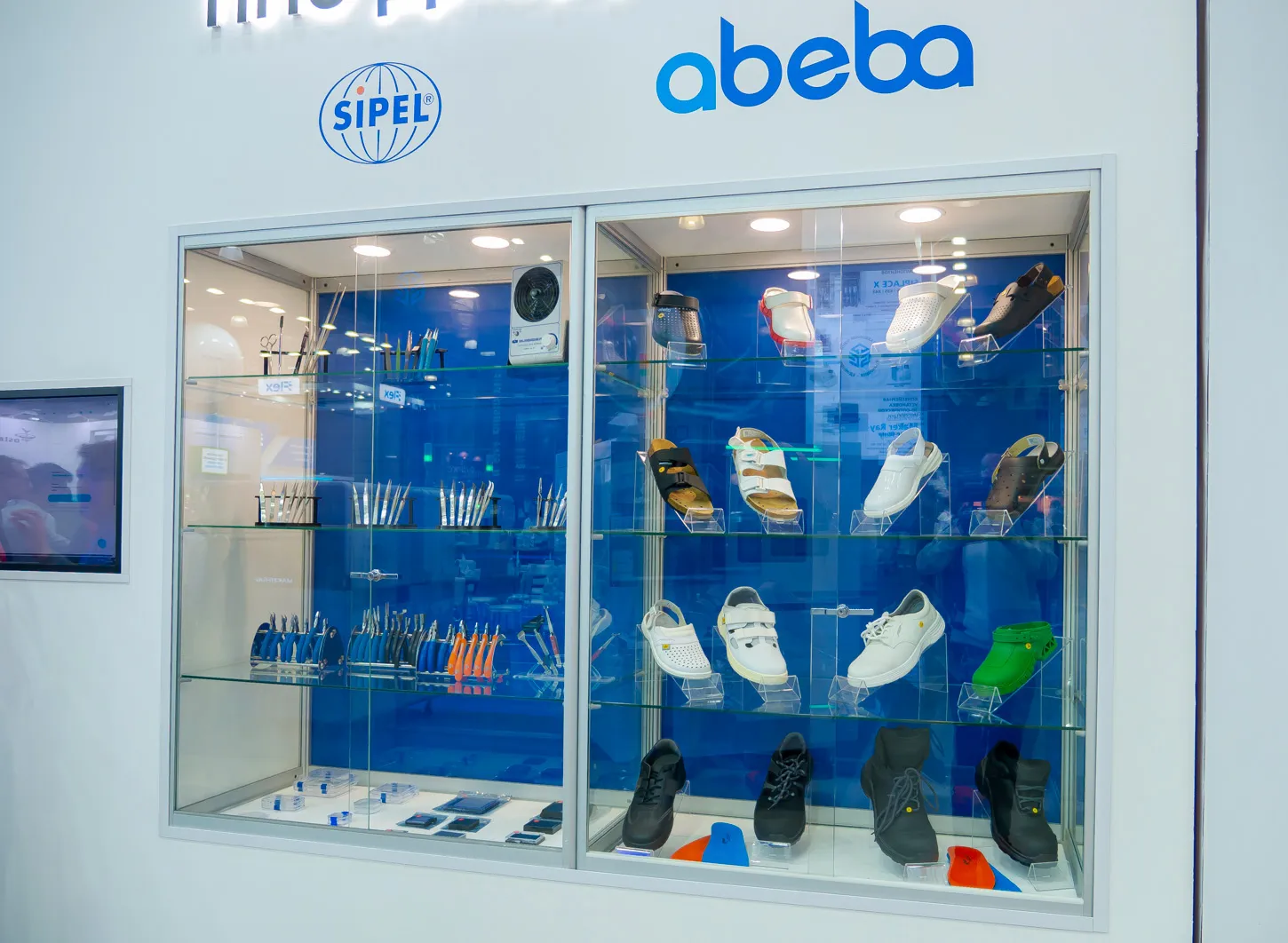 Встроенные стенды Sipel и Abeba Встроенные стенды Sipel и Abeba на стенде НПО ДиОД