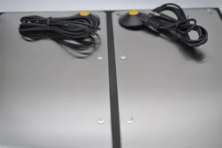 Тестер-стенд для проверки антистатических браслетов и обуви ТС-2 с выходным сигналом и электрозамком фото Тестер-стенд для проверки антистатических браслетов и обуви ТС-2 с выходным сигналом и электрозамком фото